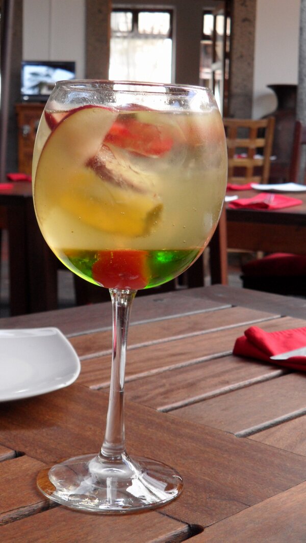 RealSanPedro1's tweet photo. Un amigo es uno que lo sabe todo de ti y a pesar de ello te quiere.
Ven! a brindar toda la cocteleria 2 x 1 hoy!! http://t.co/W54gjxot