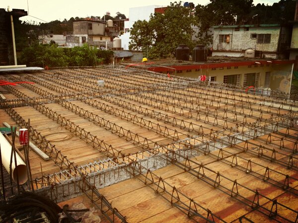 pennywice84's tweet photo. Armado de Losa nervada en proceso http://t.co/s2R1yD1F