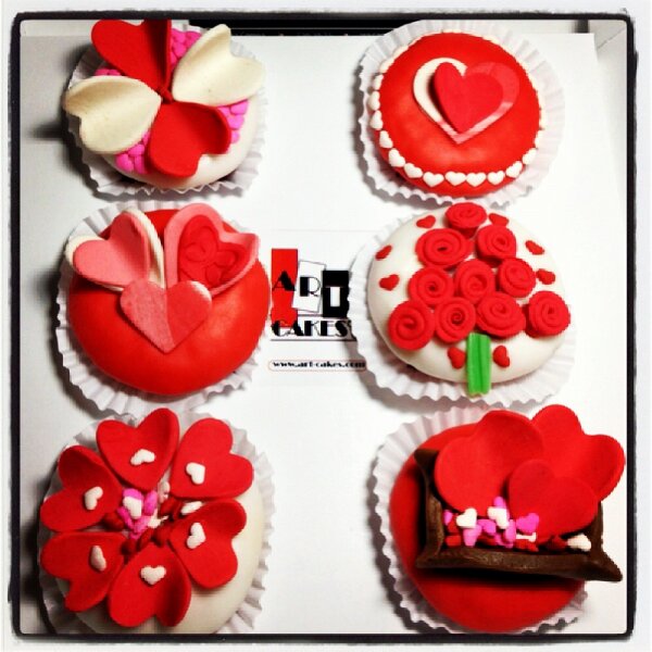 Art_Cakes's tweet photo. Happy Valentines Day Mini Cupcakes. Pedidos info@art-cakes.com. Visita nuestra website http://t.co/yk8EtEpJ http://t.co/INRpkfVD