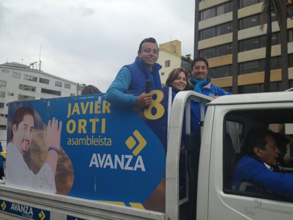 AvanzaFull's tweet photo. Empieza la caravana de Avanza @partidoavanza @avanzauionort @AvanzaUEc #Rayatodo8 http://t.co/V0dEse3Q