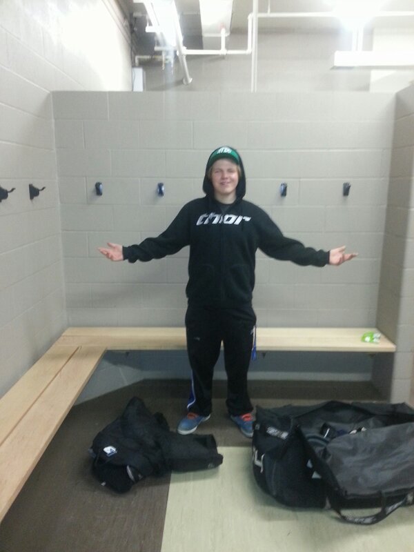 Somerville454's tweet photo. Im pretty sure hockey doesn't consist of troy lee design helmets and thor gear bud #stillgotswag http://t.co/Wmk2nMdK