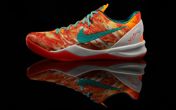 nikestore's tweet photo. The Kobe 8 System+ ‘Area 72’ launches tomorrow 8am EST. Twitter link only. No calls. http://t.co/z2D1YAXA http://t.co/HBcsP8uu
