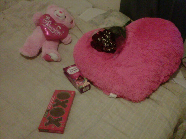 chaan_b's tweet image. Heart pillow :D #happybeyondwords