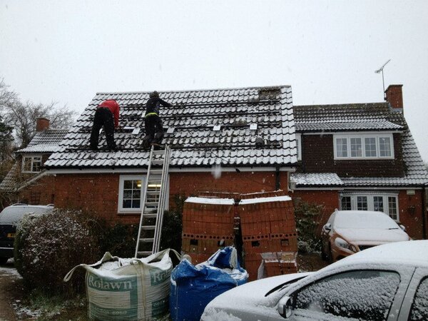 Karanimutonga's tweet photo. Wow! I like it. RT "@thomasnewby: Check out this installation in progress!!! #SolarPV http://t.co/ACBq3MEo"