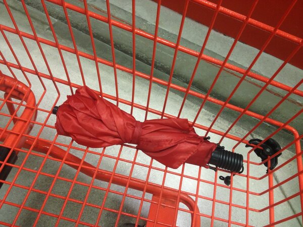 lostnfoundTO's tweet photo. Left behind. I typically stand out, but not here at Loblaws Maple Leaf Gardens Parking Level #umbrella #lost #found http://t.co/VCAp3ctI