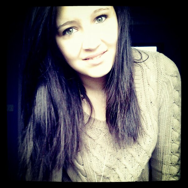 ArthurBebby's tweet photo. Smiling x -alice http://t.co/rmSlSq1L