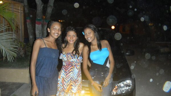 CristelCastro's tweet photo. con @JohanaHC_  y #vanesaperes http://t.co/bv4tXUKQ