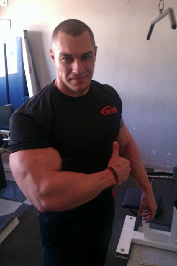 HunksStuds's tweet photo. Hotter? Impossible! http://t.co/1VhRSZYG