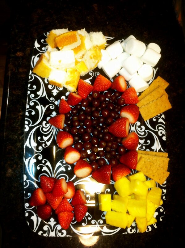 JApelgren's tweet photo. The perfect valentine @KateeJoRotty!!! Thanks for the fondue http://t.co/y6Qo8Idm