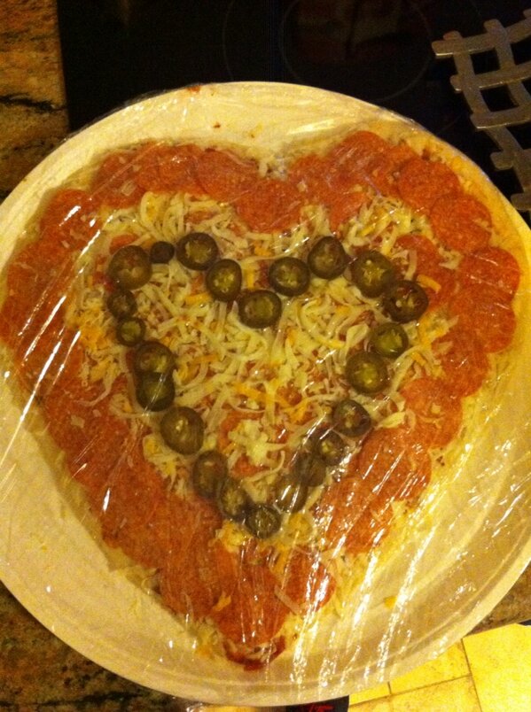 TheRealTEAGUE's tweet photo. Ill take one #heartZA please!  Thanks @BreRB #VDAY http://t.co/8UCV33f7