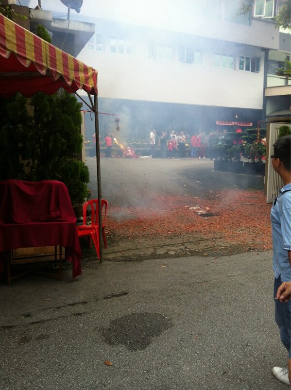 sharizalsapie's tweet image. Main mercun lg.. #smland