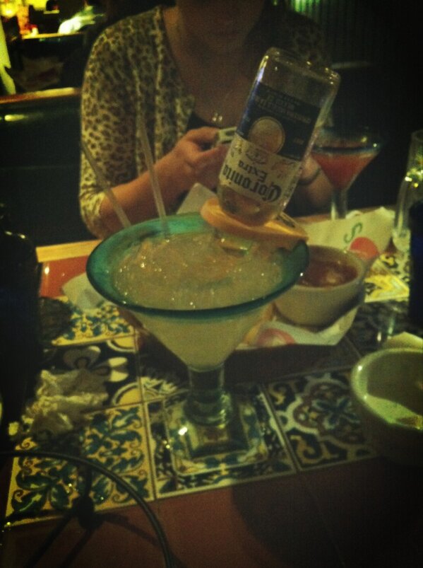 maaddwood's tweet image. Happy Valentine's Day to us! @allisoneee @hiemilyjane #drinkingourfeelings #everyonesucks