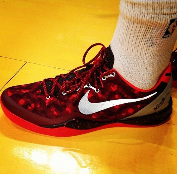 XeroHendrix's tweet image. Kobe Valentine's Day shoes are #2Fye