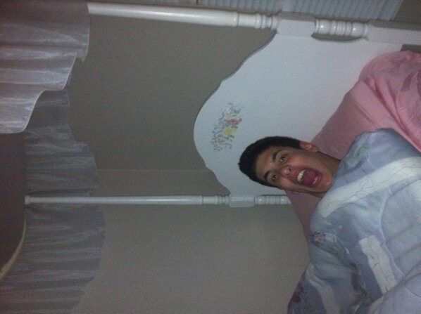 Mr_Zi_MAn's tweet image. Lets take a moment of silence for @tarek_aka_sharks nightmare in the sisters room #chussy