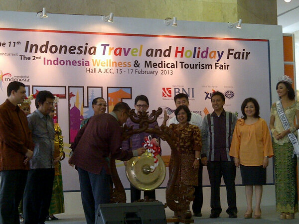 JOSofficial's tweet photo. RT @inabizz: Indonesia Travel and Holiday Fair (ITHF) digelar di JCC Senayan,  Jakarta, 15-17 Februari 2013. http://t.co/gTPWx7hN
