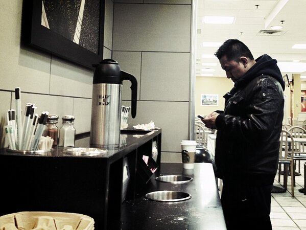 Kumbalanyc's tweet photo. Antes de tomar la ruta, hay que cargar bien las baterias. #Chicago Illinois ahi te vamos! http://t.co/ga14EJHH