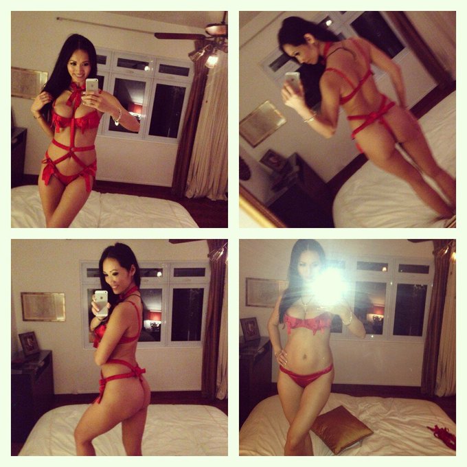 Can I be your Valentine's Day gift? #FriskyFriday #lingerieEdition @Playboy @PlayboyDotCom @Playboy_NL<a href="/tag/friskyfriday"class="tags">#FriskyFriday</a><a href="/tag/lingerieedition"class="tags"><span>#lingerieedition</span></a>