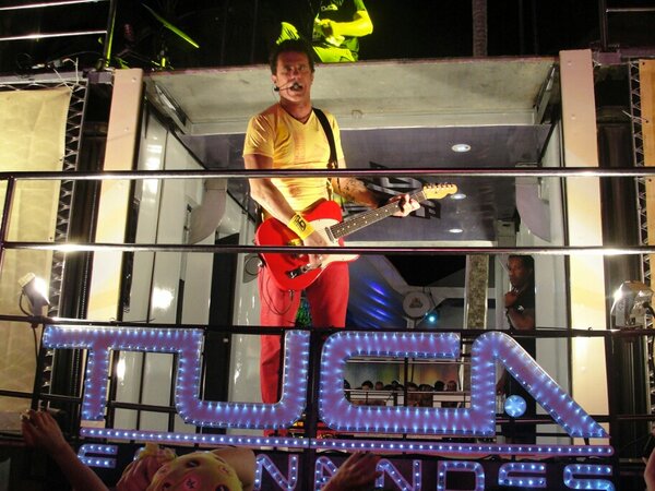 Andersonqrf's tweet photo. Que galera  é essa meu irmão com @TucaFernandes  no Carnaporto 2013 http://t.co/tFckqwNH