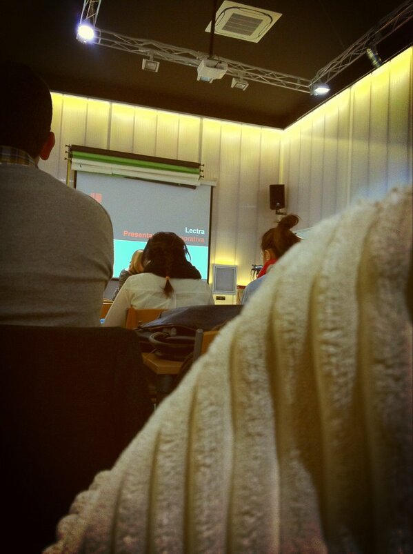 patry_secret's tweet photo. En clase de patronaje digital con @lis_azucena 
Aver como se nos da 😊 http://t.co/8utYOgDz
