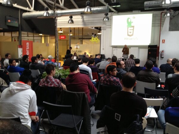 LLBerganza's tweet image. Comenzamos con el gran @midesweb en #deswebIO