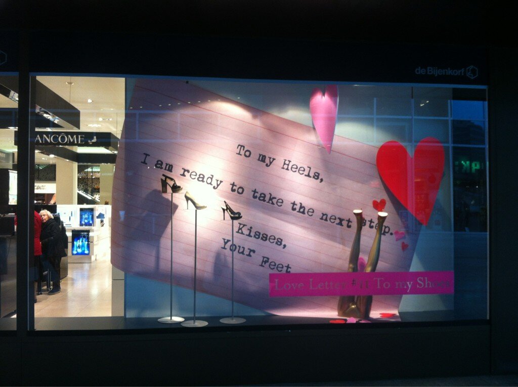 kooplust's tweet image. Top etalages rondom Valentijn bij Bijenkorf