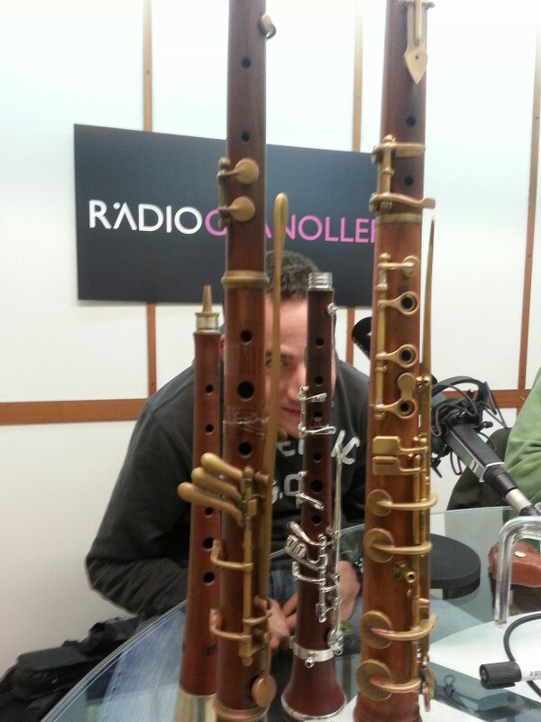 elslaietans's tweet image. Estem ensenyant els "pitus" a @radiogranollers !