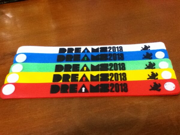 Buat yg masih mau gelang DREAMS 2013 kita masih jual ya :) 20IDR each