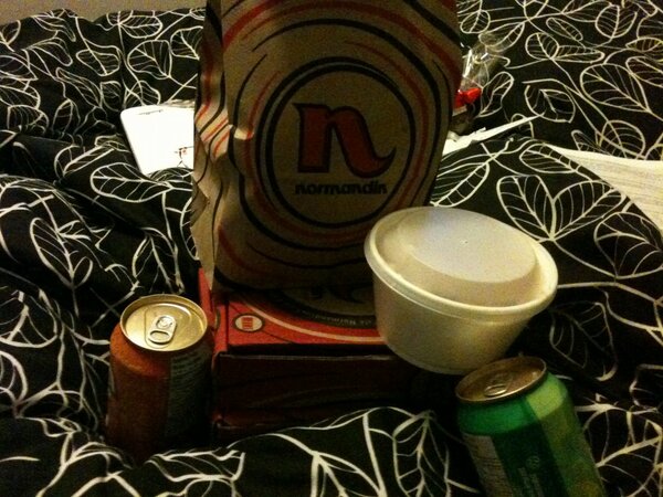 Addicttopll's tweet image. Valentine's day dinner ❤ #Valentines #ValentinesDay #love #dinner #eat #fastfood