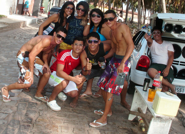 NariiinhaM's tweet photo. #Carnaval @_isisclaynara @GessinhoAlves @Geffimiranda @BruniellyCamara @AdsonMacedo1 :) http://t.co/V3CaJXdR
