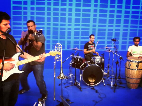 Rumbanbass en pleno probando sonido para nuestro concierto de hoy en <a href="/supertonica/">Supertônica</a> de <a href="/canalkmusic/">Canal K Music</a>