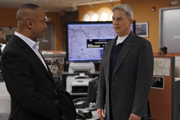 ncisverse's tweet image. Director Vance is back at #NCIS Headquarters in Tuesday's new episode 8/7c. Check out photos bit.ly/VleZTC!
