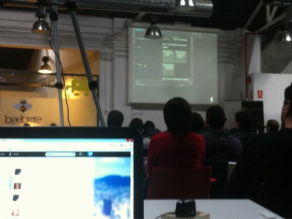 CKGrafico's tweet image. Y Visual Studio hace su aparición con @eiximenis en #deswebIO