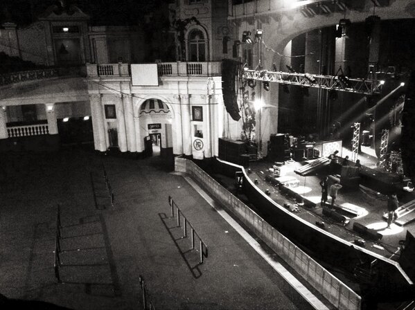jenalive11's tweet photo. Brixton is phenomenal! #Kerrangtour2013 http://t.co/y7Jrb0pX