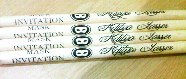 Mask_Invitation's tweet photo. Stick signature dari @yasseraditya_17 udah bisa di order loohh teman. Order : @Mask_Invitation 089604440562 http://t.co/079xel8V"