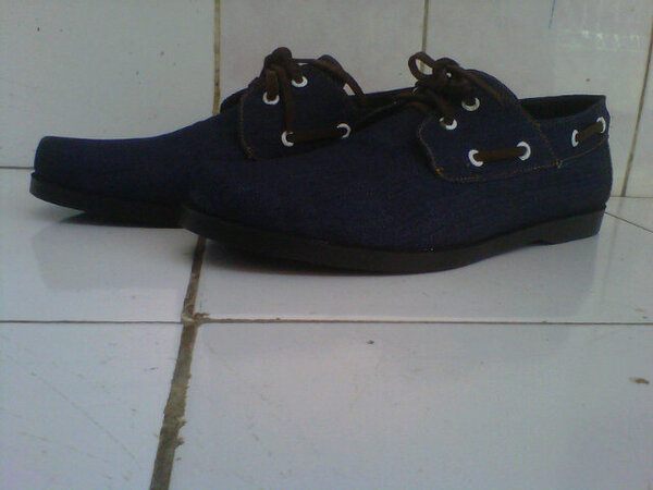 JualBDG's tweet photo. Via @kobynugraha:  bahan denim sol karet size 39 45 125rb aja ayo custom info pin26D9970D http://t.co/h7NcqF41"