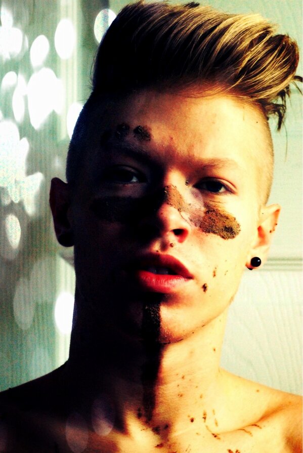 DefoeGardner's tweet image. Watch out #indianinthecupboard I'm coming for ya #aries #rockerkid #gayboy #ROCKNROLLA