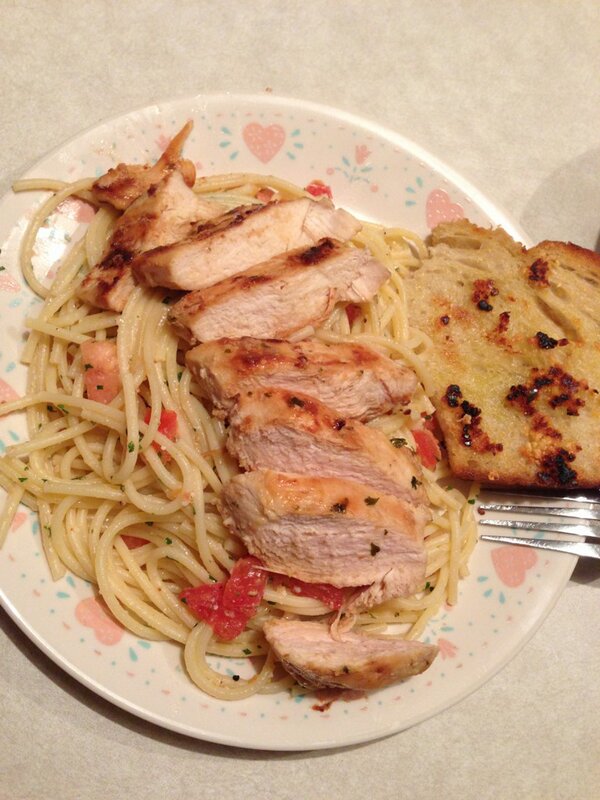 Tamm_Tastic's tweet image. Chicken bruschetta pasta and homemade garlic bread #ChefTamStatus #DinnerForOne #EveryoneSucks