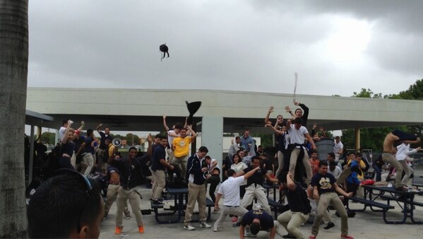 uknowReyes's tweet image. CP Harlem Shake. Look at that bookbag lol, #CPPride