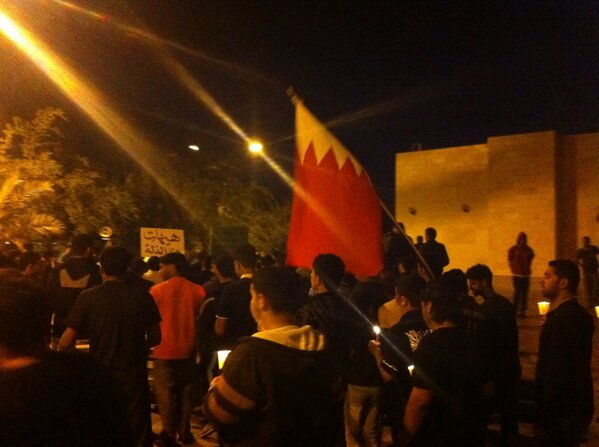 al4wi's tweet photo. #أبوصيبع_الشاخورة | تغطية مسيرة الشموع الحاشدة التي خرجت هذه الليلة وفاءا للشهداء الأبرار #Bahrain #14feb 

8 http://t.co/LQq8PB4m