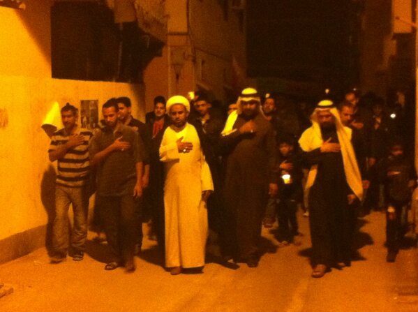 al4wi's tweet photo. #أبوصيبع_الشاخورة | تغطية مسيرة الشموع الحاشدة التي خرجت هذه الليلة وفاءا للشهداء الأبرار #Bahrain #14feb 

6 http://t.co/nbiuRPSc