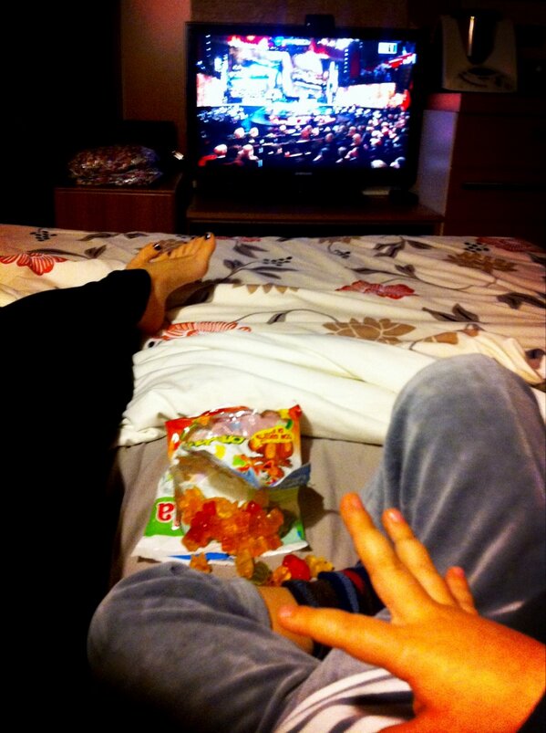 IlariaPojano's tweet image. #gruppodascolto #sanremo2013 

Momento di vero godimento...

#VIVOsanrem8 #spamremo