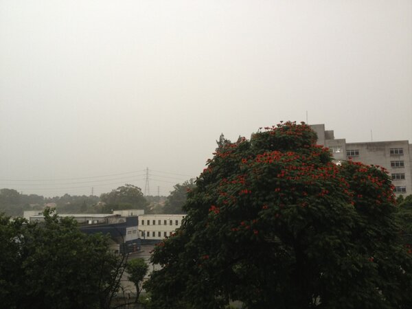 Saindo agora da casa dos nossos queridos Cuzcan e Adriana. E a chuva nao para. Ohhh, bencao!!