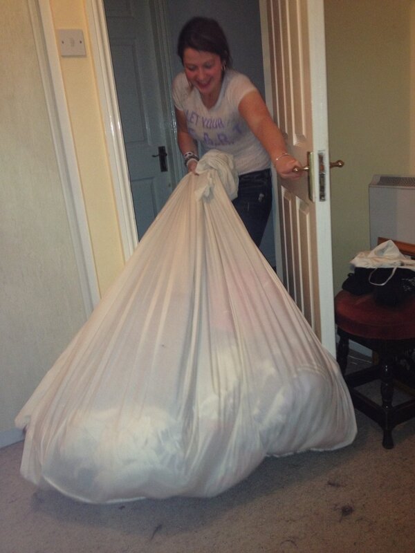 xstaggx's tweet image. "Throw all your stuff into your duvet cover be easier" great plan @Sinead__  #movingdaystress