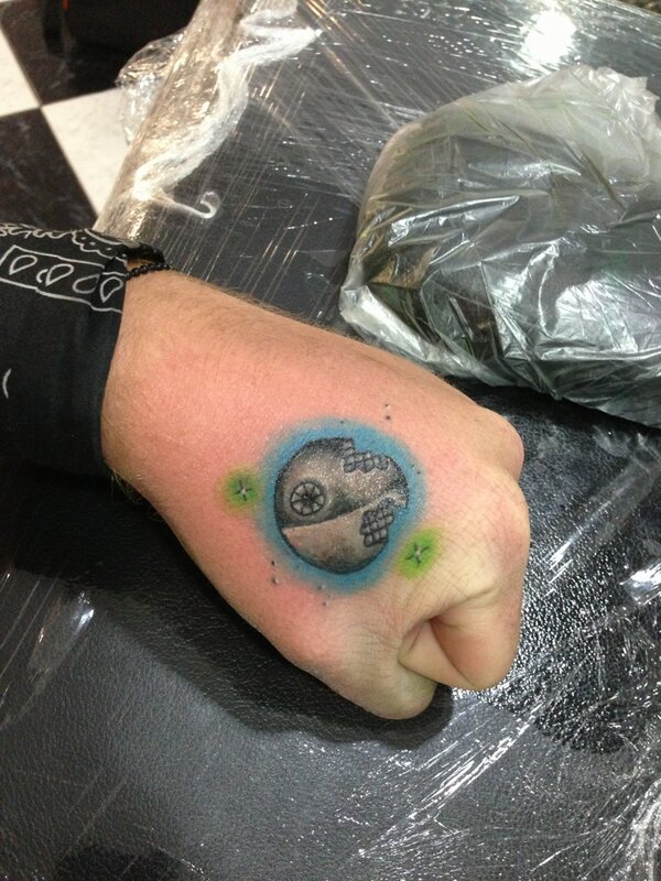 cait_tattoos's tweet photo. @anabphoto you'll appreciate this tattoo I did http://t.co/EGYPn0tT