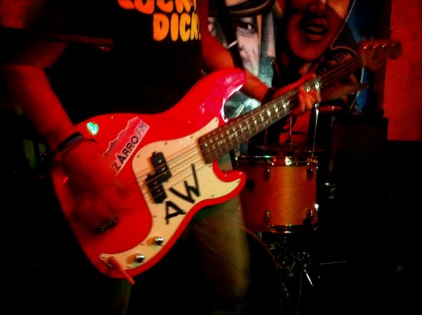 Bizarro FM tweet media