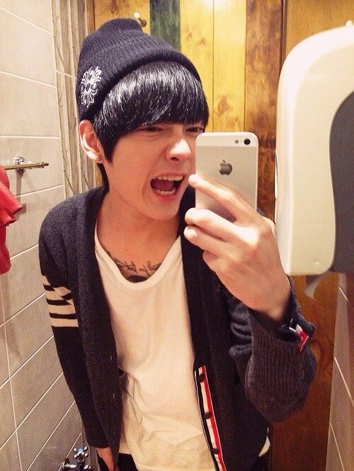 eyeballsocket's tweet image. Omg why am i so infatuated with this guy. Look, he&apos;s so weird. Why am i so strange. #noobproblems #WHYAREKOREANGUYSSO