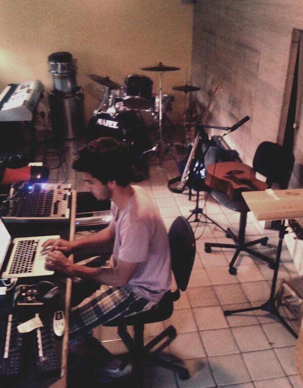 parmusica's tweet photo. Ontem foi dia de ensaio! Lapidando o novo show... 2013 promete http://t.co/j3RleKIO