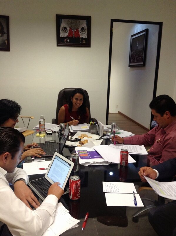 Les deseo un extraordinario viernes, yo feliz trabajando en temas de #Transparencia.