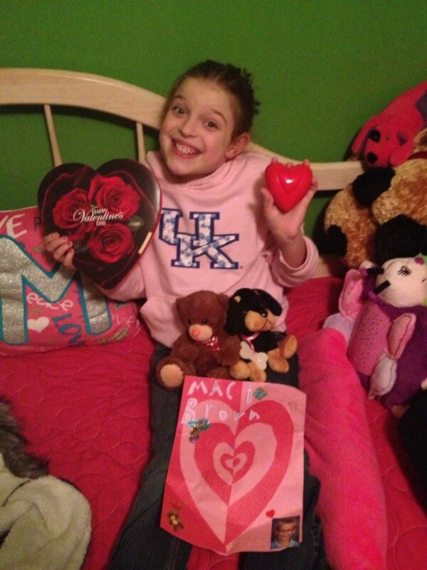 31_brown's tweet image. Maci literally had 3 valentines bears and a poster made for her and chocolate. #guysfightingoverher #3ofthem 😂😂