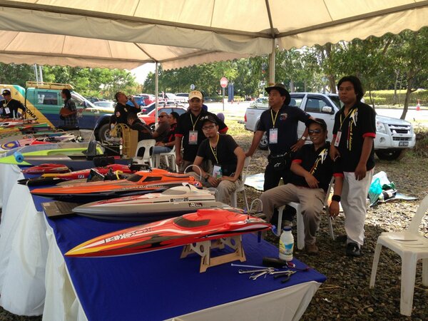 azrin_aris's tweet photo. Boats #putrajaya_rc_2013 http://t.co/zFMs2weB